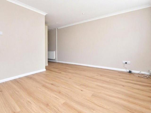 1 bedroom maisonette to rent