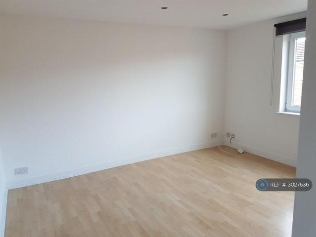 1 bedroom maisonette to rent