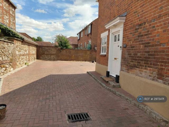 1 bedroom maisonette to rent