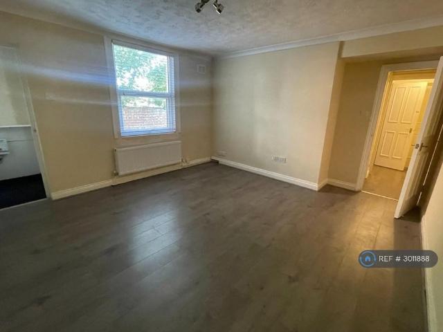 1 bedroom maisonette to rent
