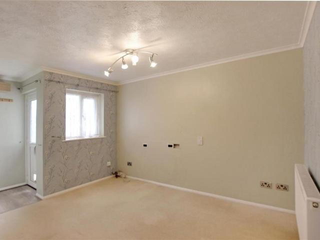 1 bedroom maisonette to rent