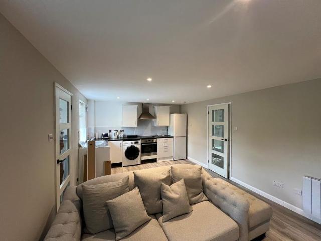 1 bedroom maisonette to rent