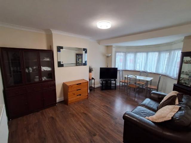 1 bedroom maisonette to rent