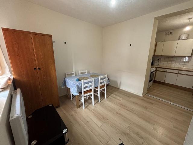 1 bedroom maisonette to rent
