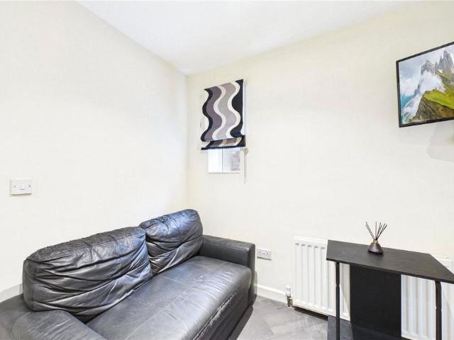 1 bedroom maisonette to rent