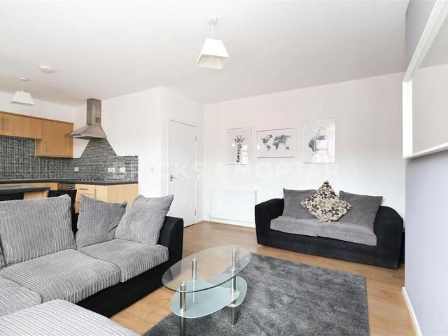 1 bedroom maisonette to rent