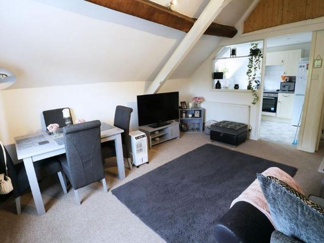 1 bedroom maisonette to rent