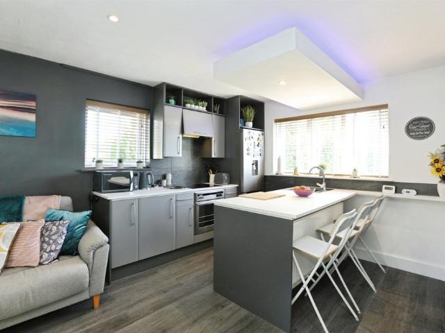 1 bedroom maisonette for sale
