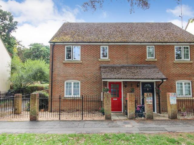 1 bedroom maisonette for sale