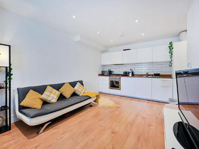 1 bedroom maisonette for sale