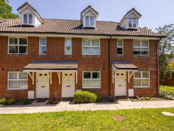 1 bedroom maisonette for sale