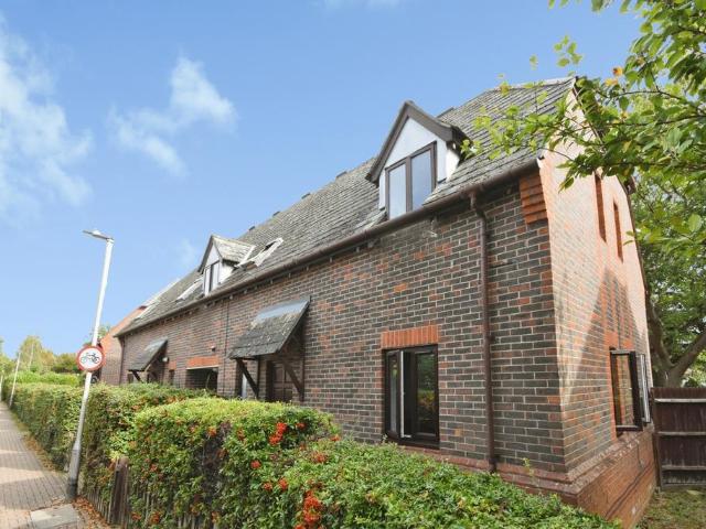 1 bedroom maisonette for sale