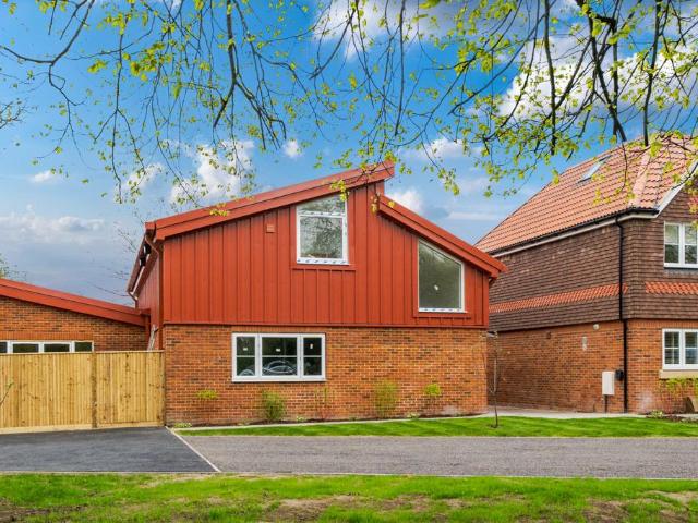 1 bedroom maisonette for sale