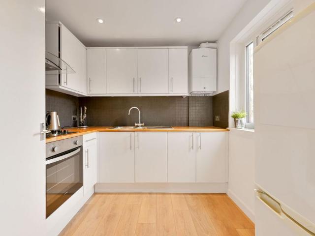 1 bedroom maisonette for sale