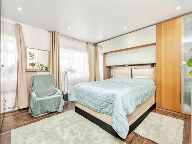 1 bedroom maisonette for sale
