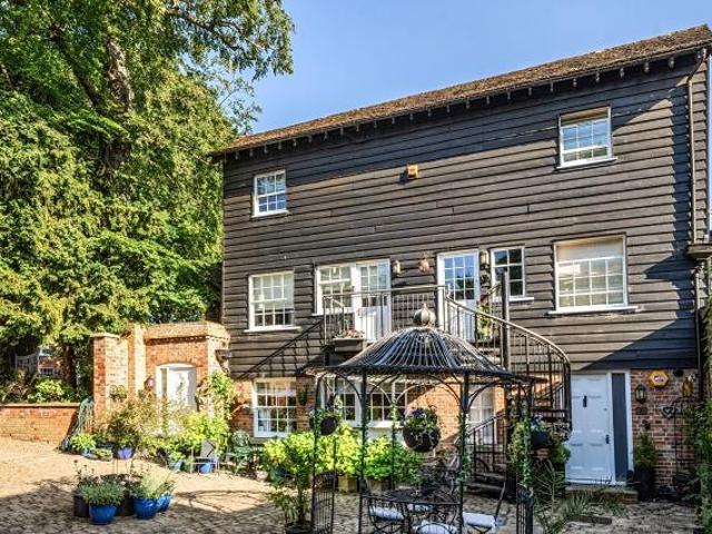 1 bedroom maisonette for sale