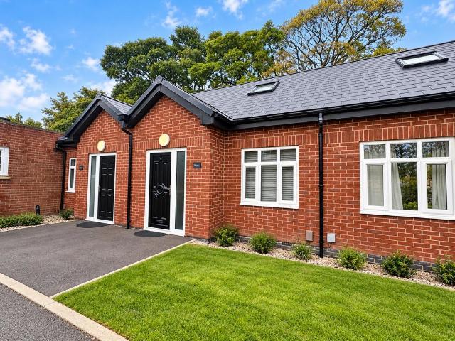 1 bedroom maisonette for sale
