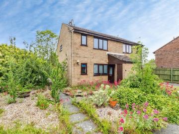 1 bedroom ground flat for sale