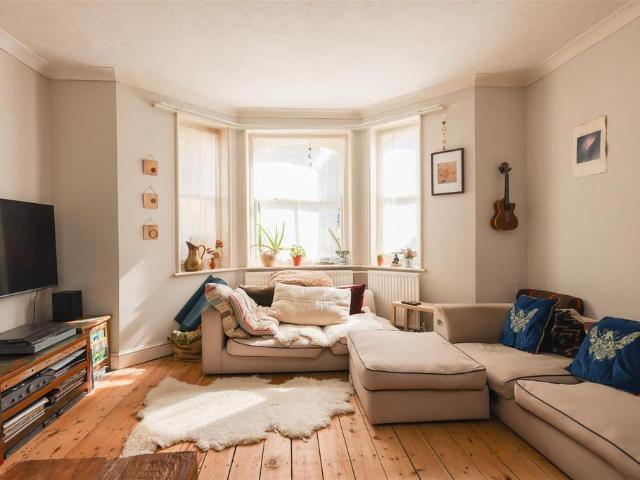 1 bedroom maisonette for sale