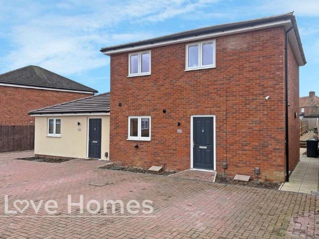 1 bedroom maisonette for sale