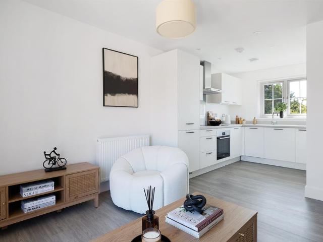 1 bedroom maisonette for sale