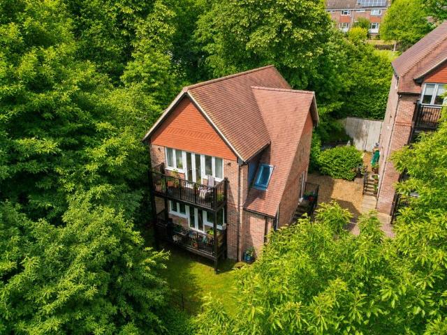 1 bedroom maisonette for sale