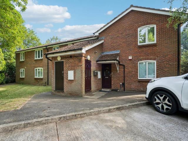 1 bedroom maisonette for sale