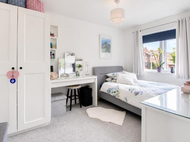 1 bedroom maisonette for sale