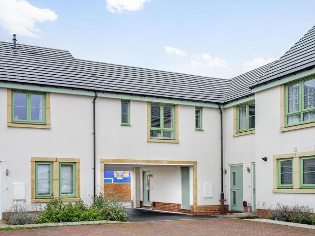 1 bedroom maisonette for sale