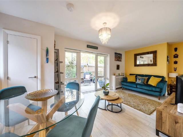 1 bedroom maisonette for sale