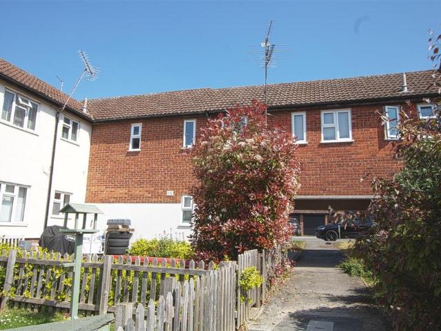 1 bedroom maisonette for sale