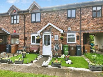 1 bedroom maisonette for sale