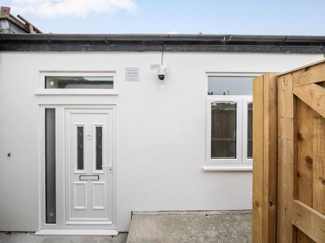 1 bedroom maisonette for sale