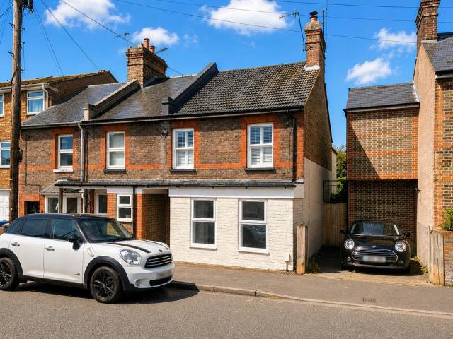 1 bedroom maisonette for sale