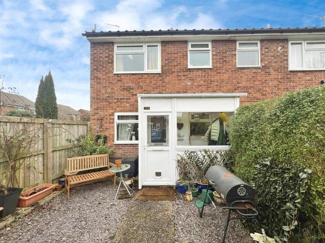1 bedroom maisonette for sale