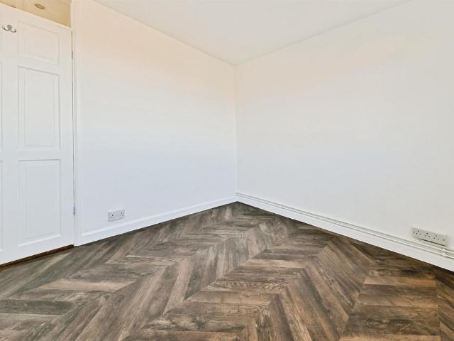 1 bedroom maisonette for sale