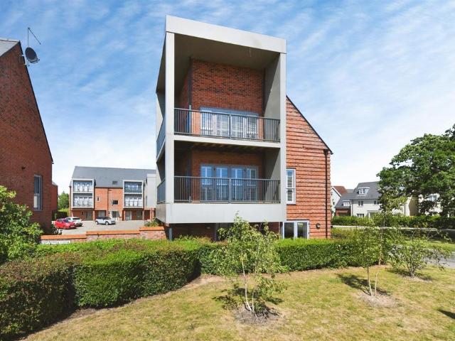 1 bedroom maisonette for sale