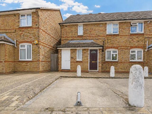 1 bedroom maisonette for sale