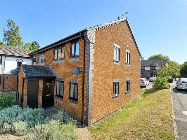 1 bedroom maisonette for sale