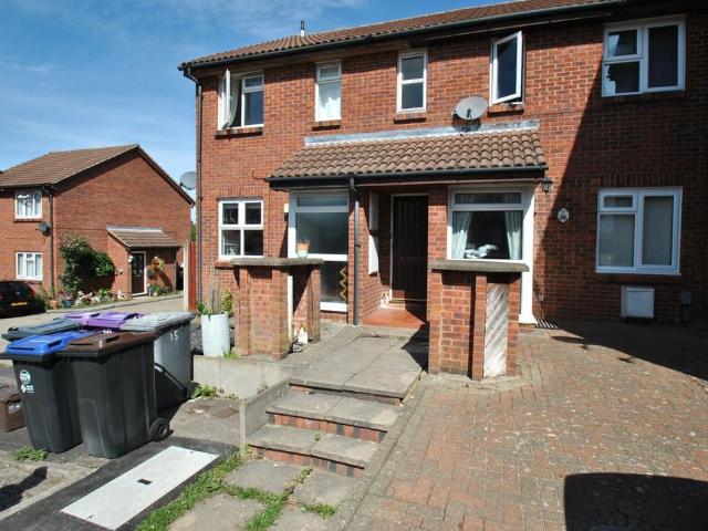 1 bedroom maisonette for sale