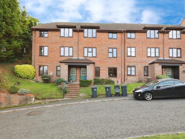 1 bedroom maisonette for sale