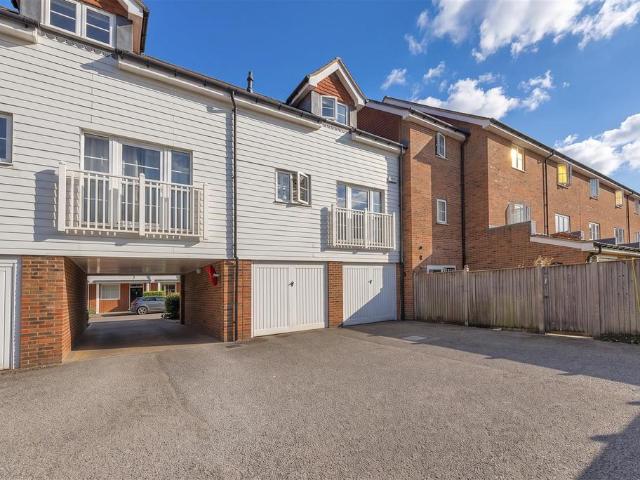 1 bedroom maisonette for sale