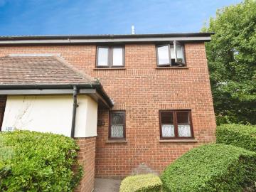 1 bedroom maisonette for sale