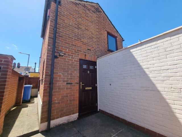 1 bedroom maisonette for sale