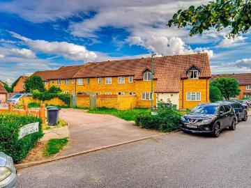 1 bedroom maisonette for sale