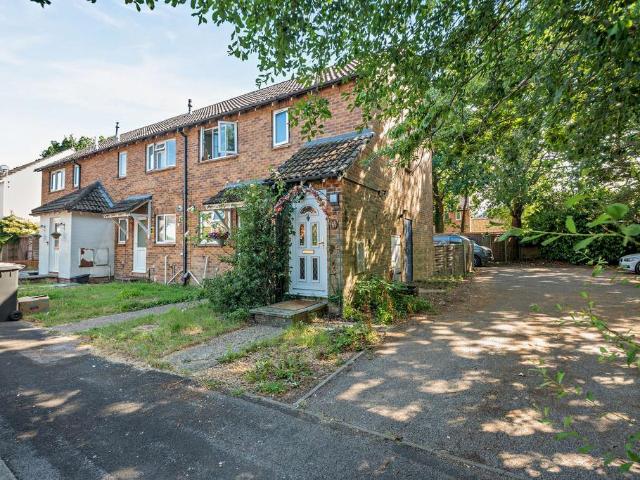 1 bedroom maisonette for sale
