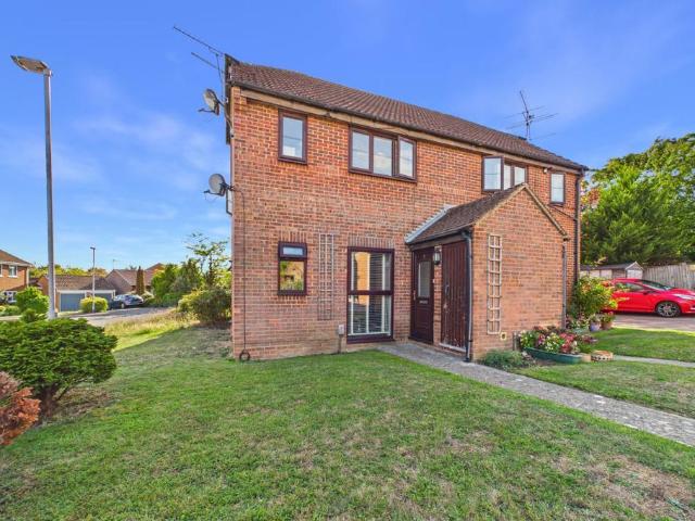 1 bedroom maisonette for sale