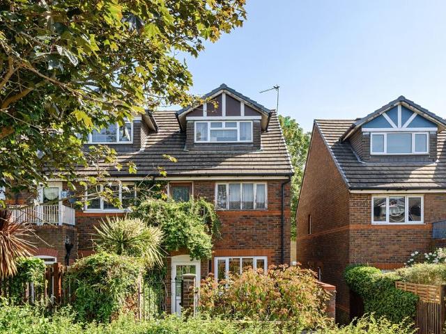 1 bedroom maisonette for sale