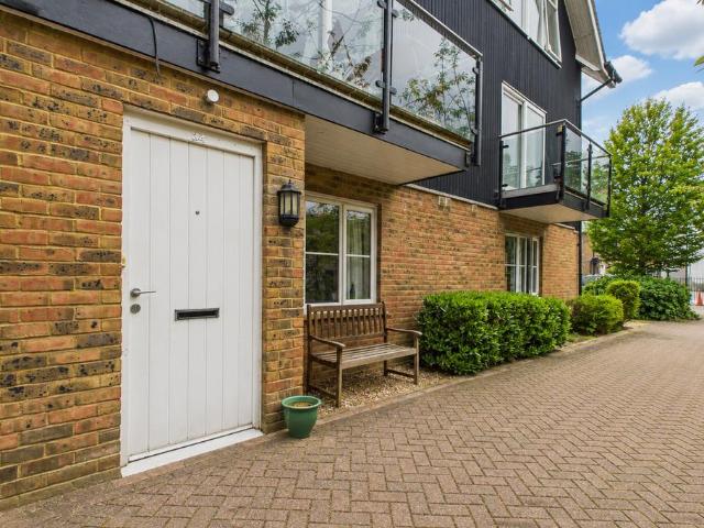 1 bedroom maisonette for sale