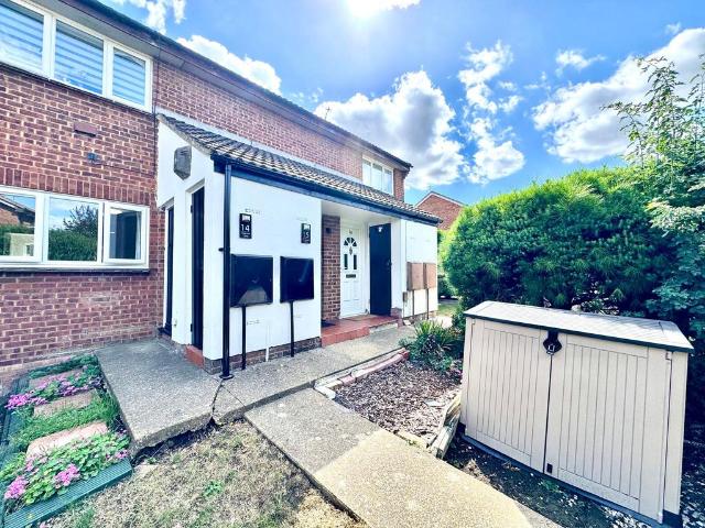 1 bedroom maisonette for sale